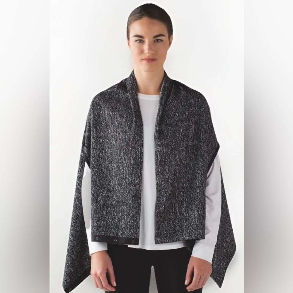Lululemon Vinyasa Scarf / Wrap / Poncho – One Size – EUC